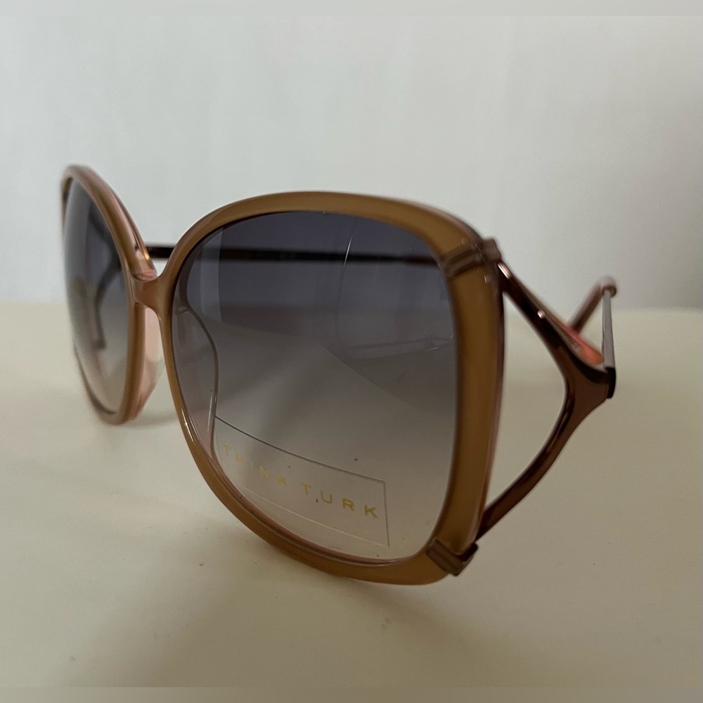 NWOT-Trina Turk “Assateague” Vented Oversize Butterfly Sunglasses- Sandbar -57mm - Picture 5 of 10